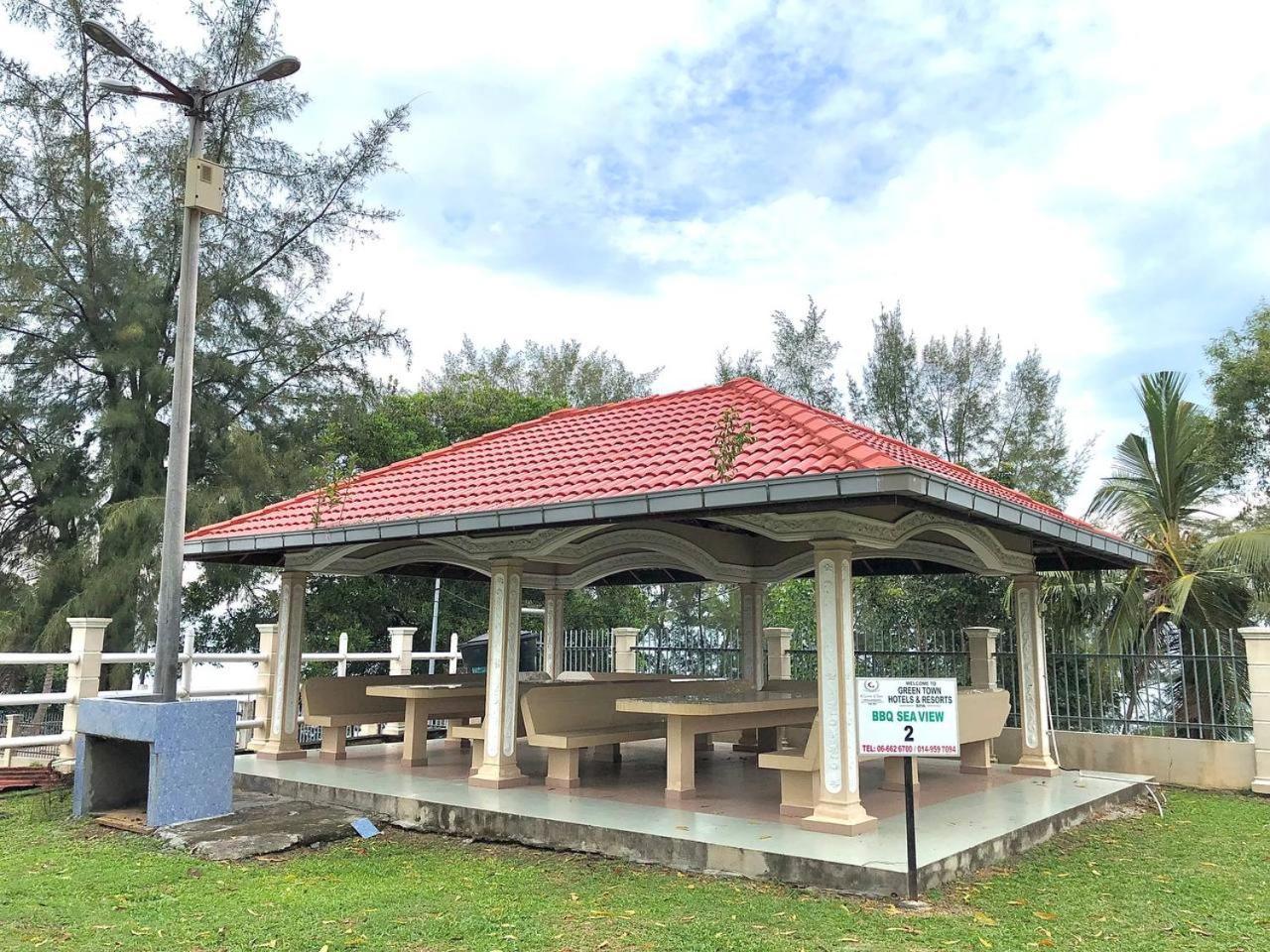 Green Town Hotel And Resort Porto Dickson Exterior foto