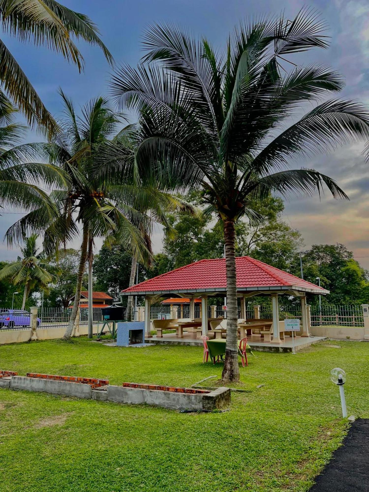 Green Town Hotel And Resort Porto Dickson Exterior foto